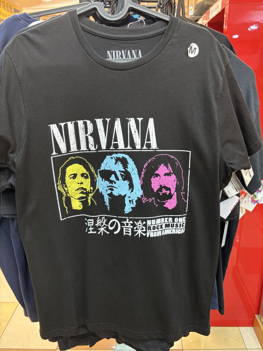 #nirvana in Hong Kong Tom Lee Music shop 
在香港通利琴行的涅槃之音樂😎

#TomLeeMusic
#TomLee
#HongKong
#TST 
#涅槃