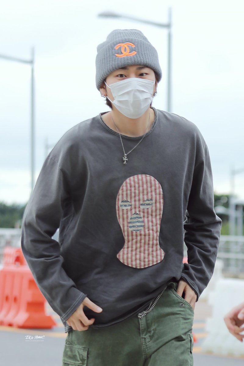 Zico_Square's tweet photo. 이 사막여우 누긔야 🦊
아침부터 너무 코여운 출국 🥰

#지코 #우지호 #ZICO https://t.co/pfUipe8BGG