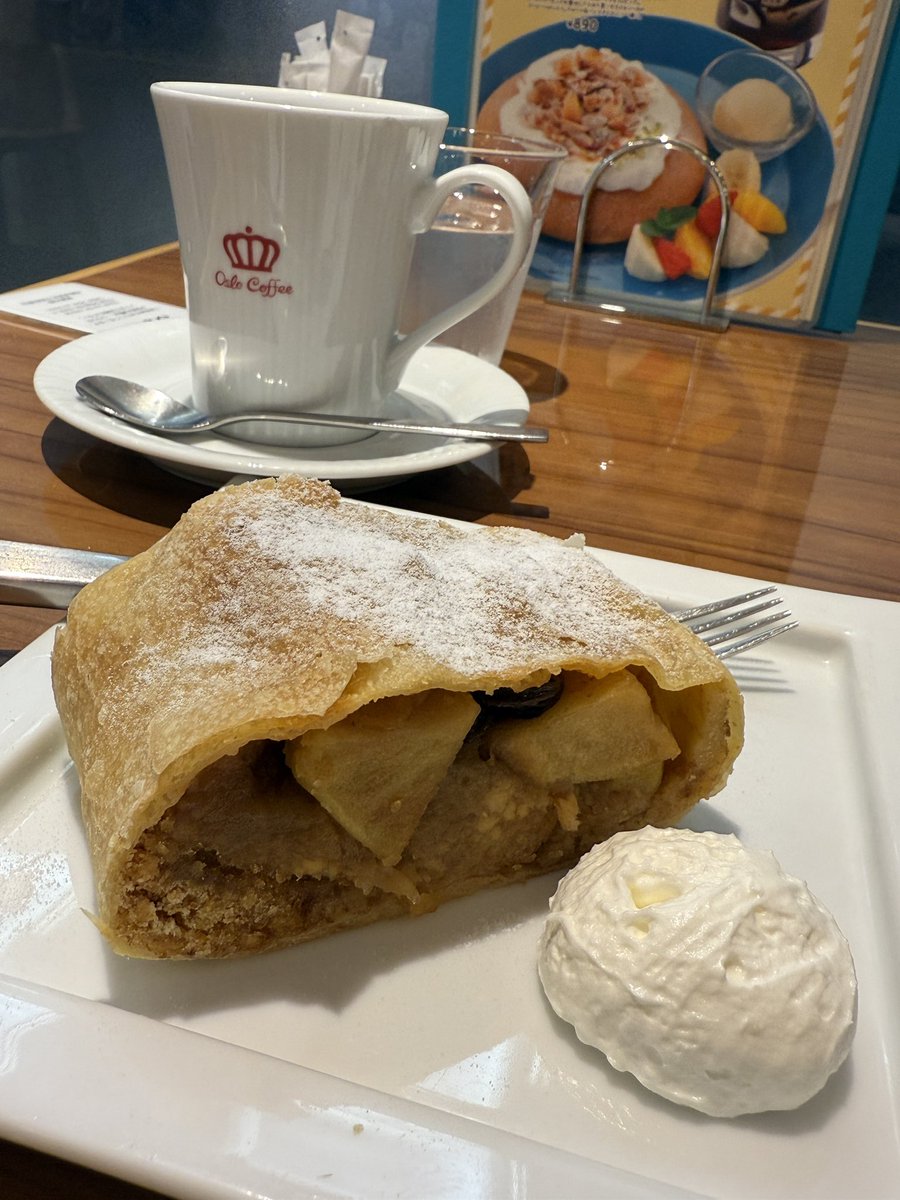 オヤツに「#アプフェルシュトゥルーデル」😋✨
📍オスロコーヒー