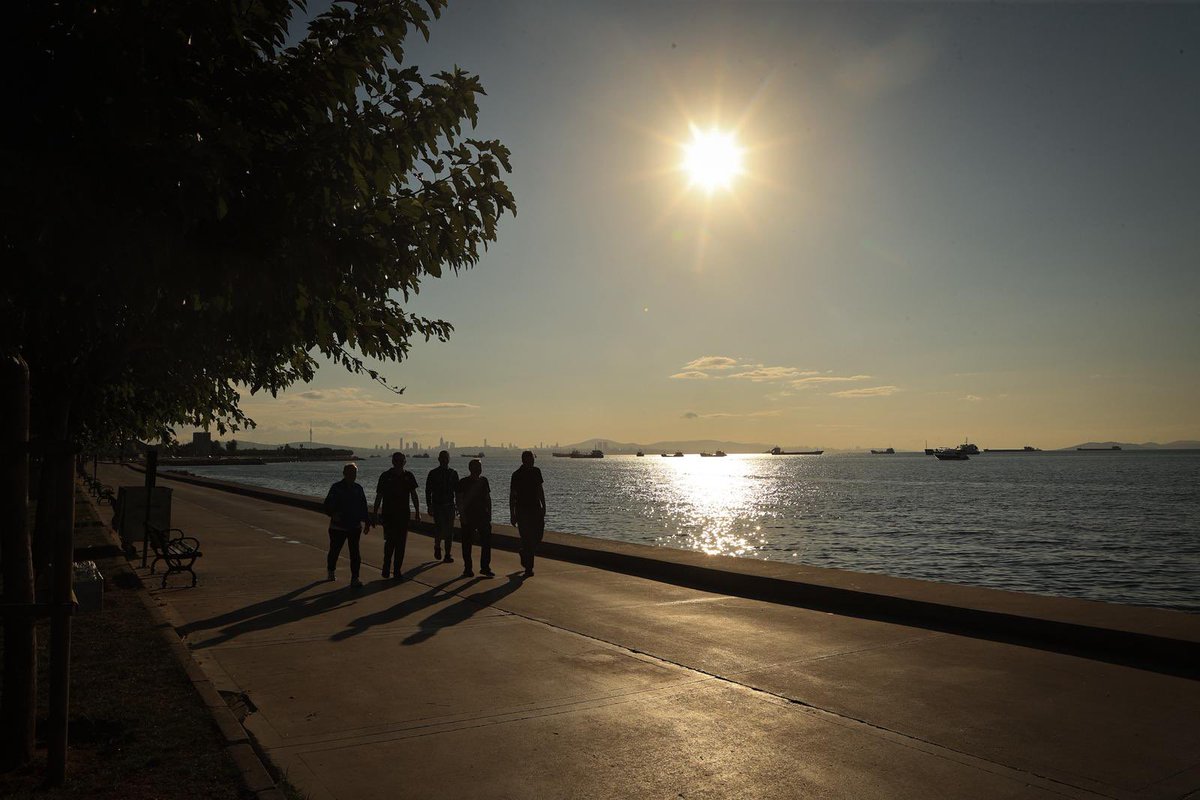 Günaydın.☀️ 

Zeytinburnu sahilde bu sabah. 😎