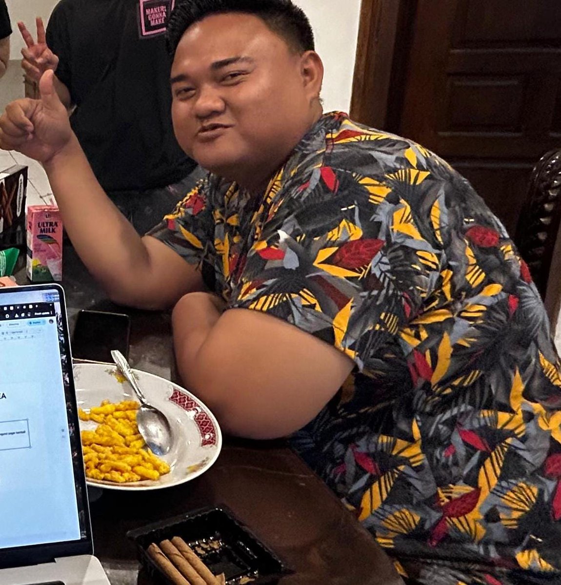 caramelmelow's tweet photo. halo guys, buat yang di daerah #bekasi #pancoran #jakarta #tangerang  atau sekitarnya, gua mau minta tolong sekali buat yang nemuin orang ini tolong segera info ke dm gua ini ya, karena motor temen gua hilang setelah di pinjem sama dia, ini hari ke 3 dia hilang https://t.co/Lh4E6uAD4s