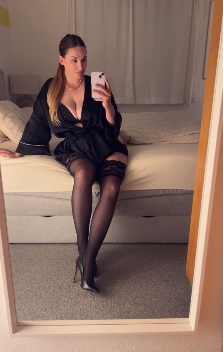 Wer wird heute wieder als erstes schwach für mich und lässt die 💳 glühen? 🔥 

Mir kannst du sowieso keinen Wunsch abschlagen! 💋