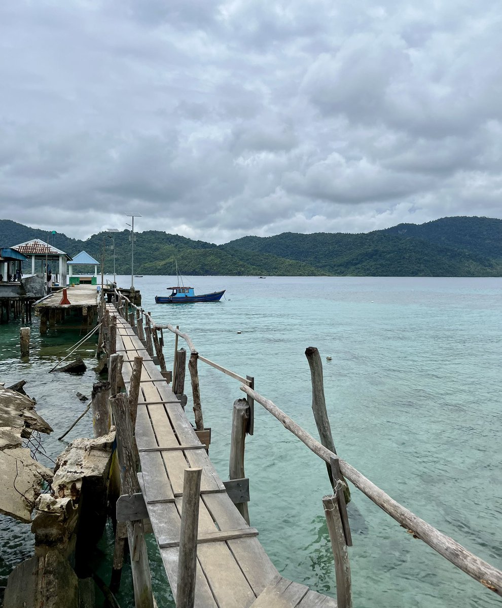 Jauh dari hiruk pikuk di dekat garis perbatasan, tempat yang indah dengan budaya menakjubkan.

(Tarempa, Anambas)
