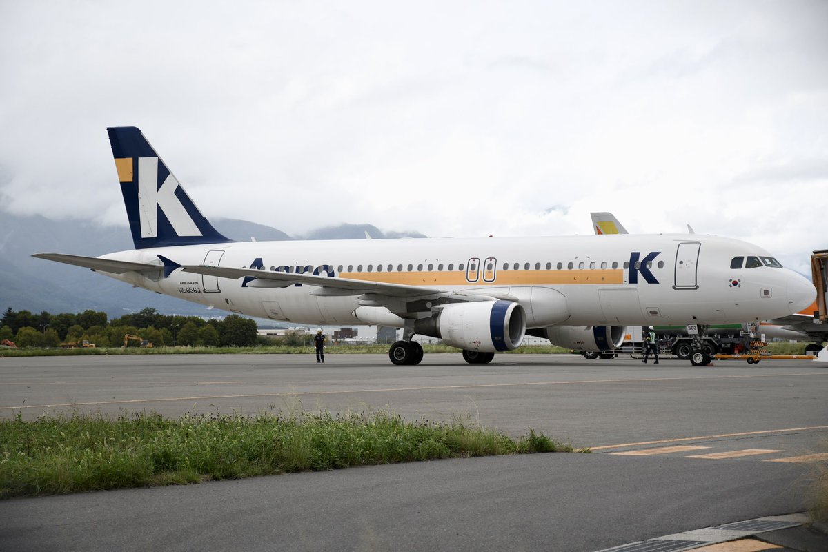 fda_mmj's tweet photo. AeroK 信州まつもと空港初飛来✈️
火曜日はぜひ晴れてほしいです☀️
あとはスペマも見てみたい！
お早めに国際線就航期待してます！
RF3953 MMJ→CCJ（HL8653）
@MMJ_shinsyu @NaganoPref @Matsumoto_city @konest 
#エアロK #チャーター便 https://t.co/JdQtQL3AsC