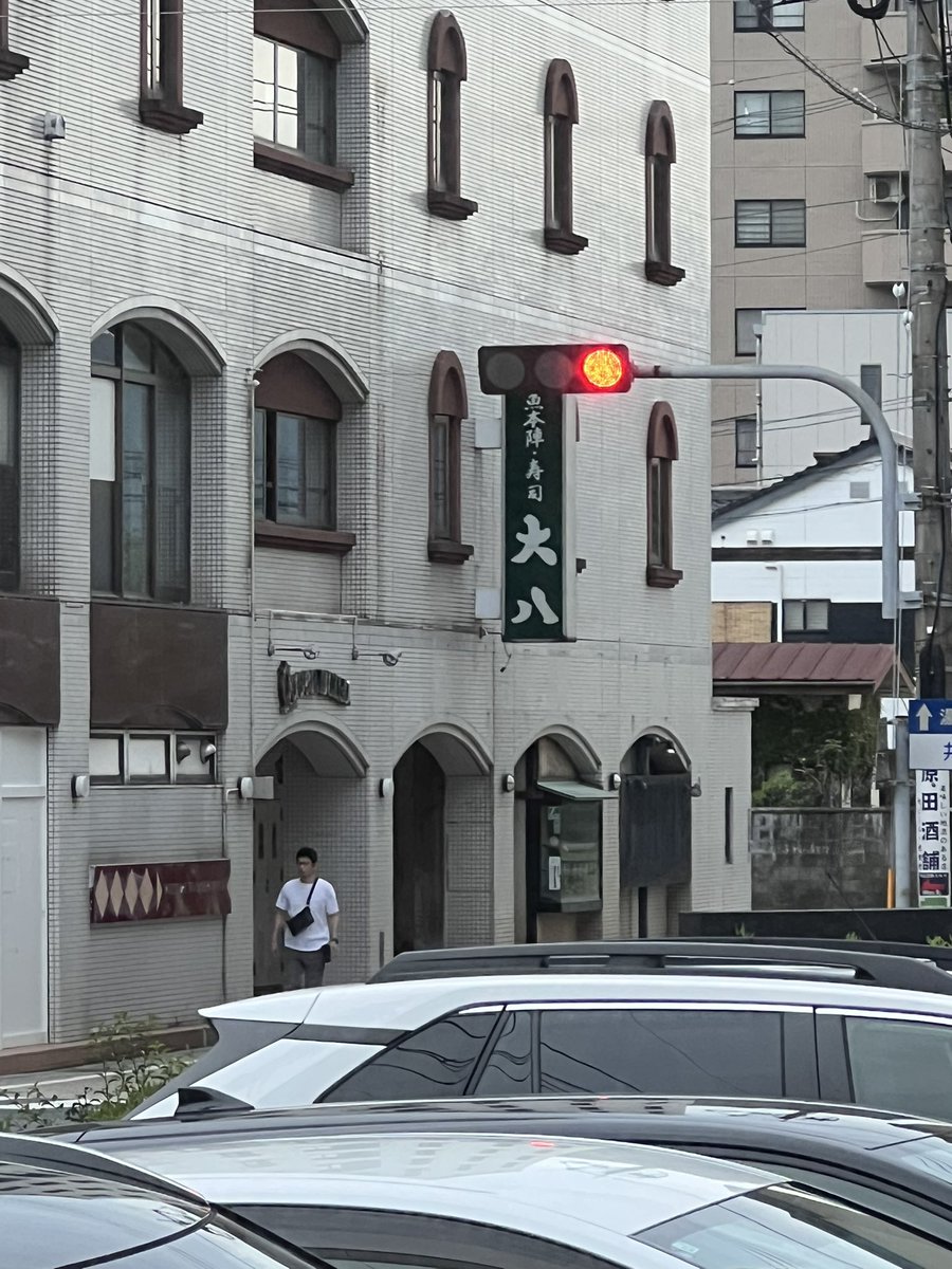 ホテル付近になんちゅー名前の寿司屋や！

１つ足らんがな！