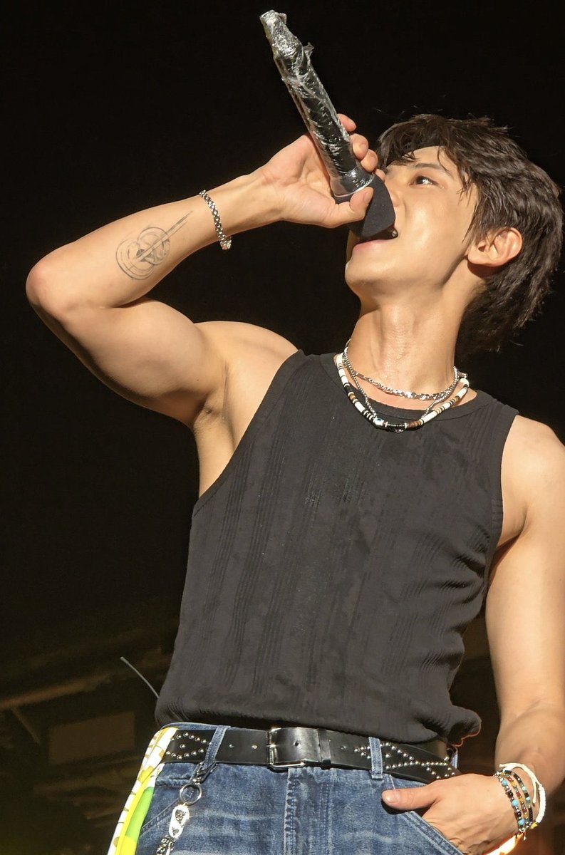 PCY’s armpits tweet media
