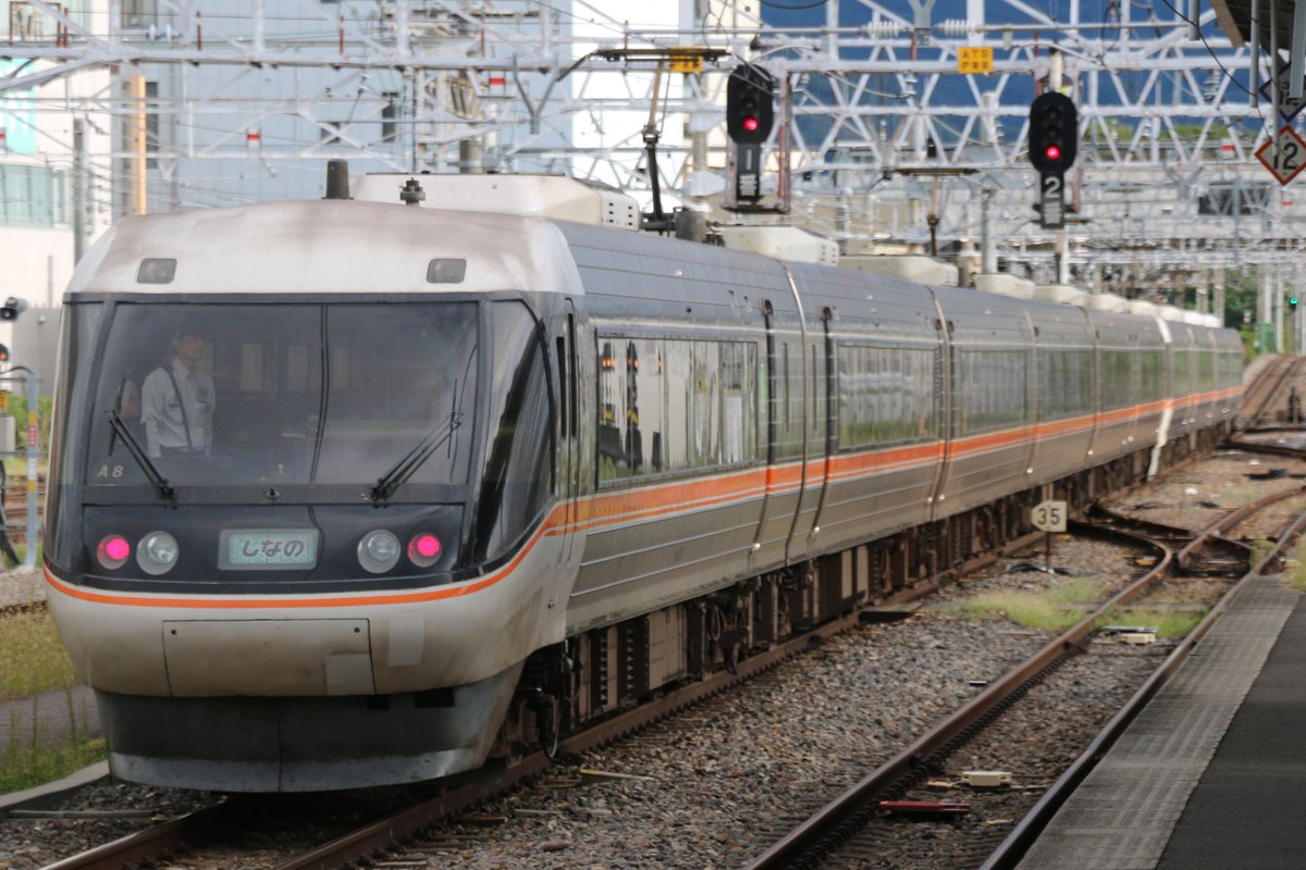 1枚目:臨時特急しなの86号383系A1編成
2枚目:特急しなの18号383系A8編成+A103編成