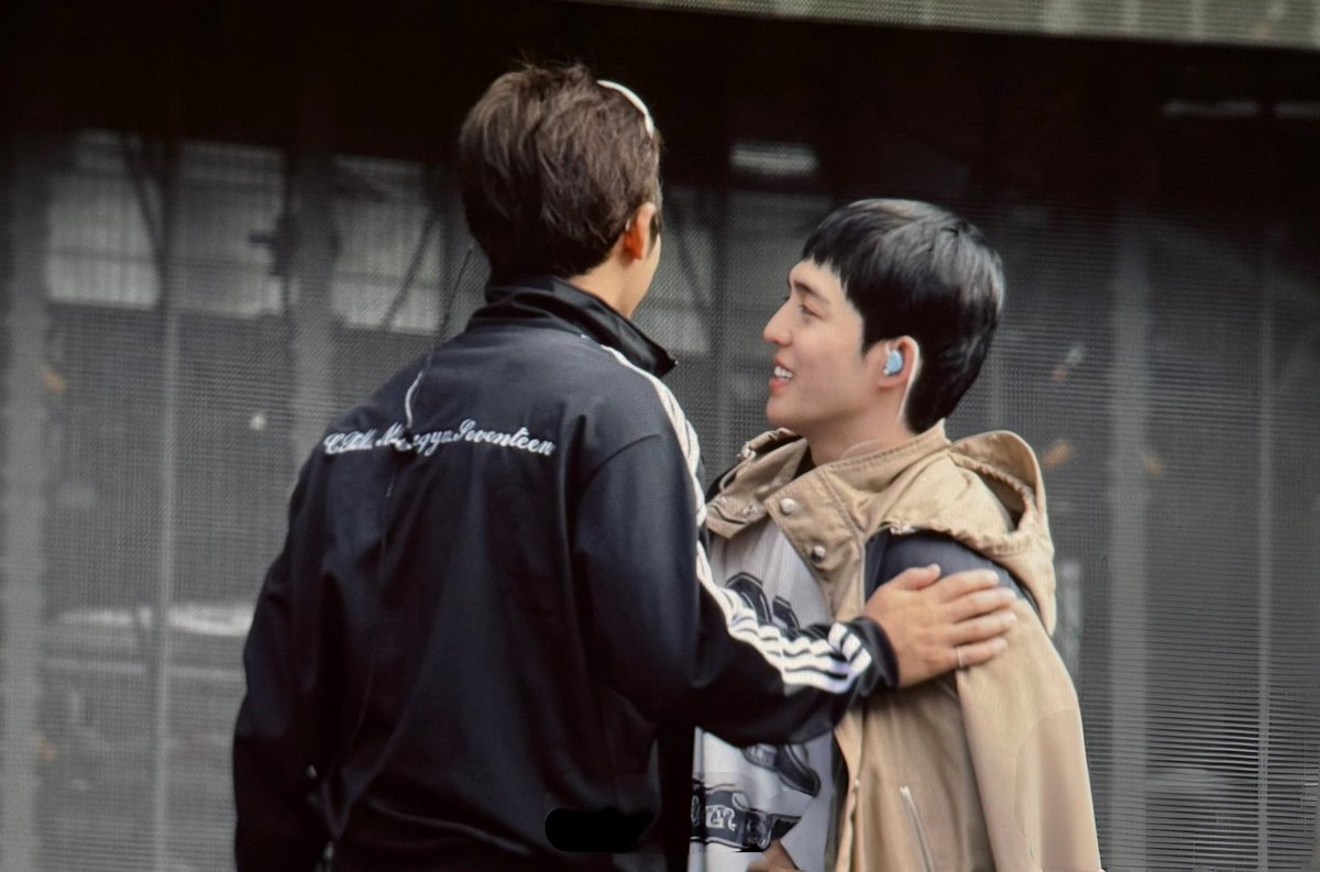 250913 (🐶🍒)

#GYUCHEOL #MİNCOUPS 
#SCOUPS #MİNGYU #규철