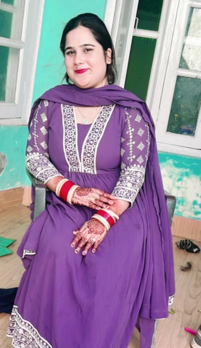 ziddi_sofia's tweet image. Assalamualaikum 
मेरी तन्हाई देखेंगे तो हैरत ही करेंगे लोग...!!
मोहब्बत छोड़ देंगे या मोहब्बत ही करेंगे लोग...!!

#PhotoEditingChallenge