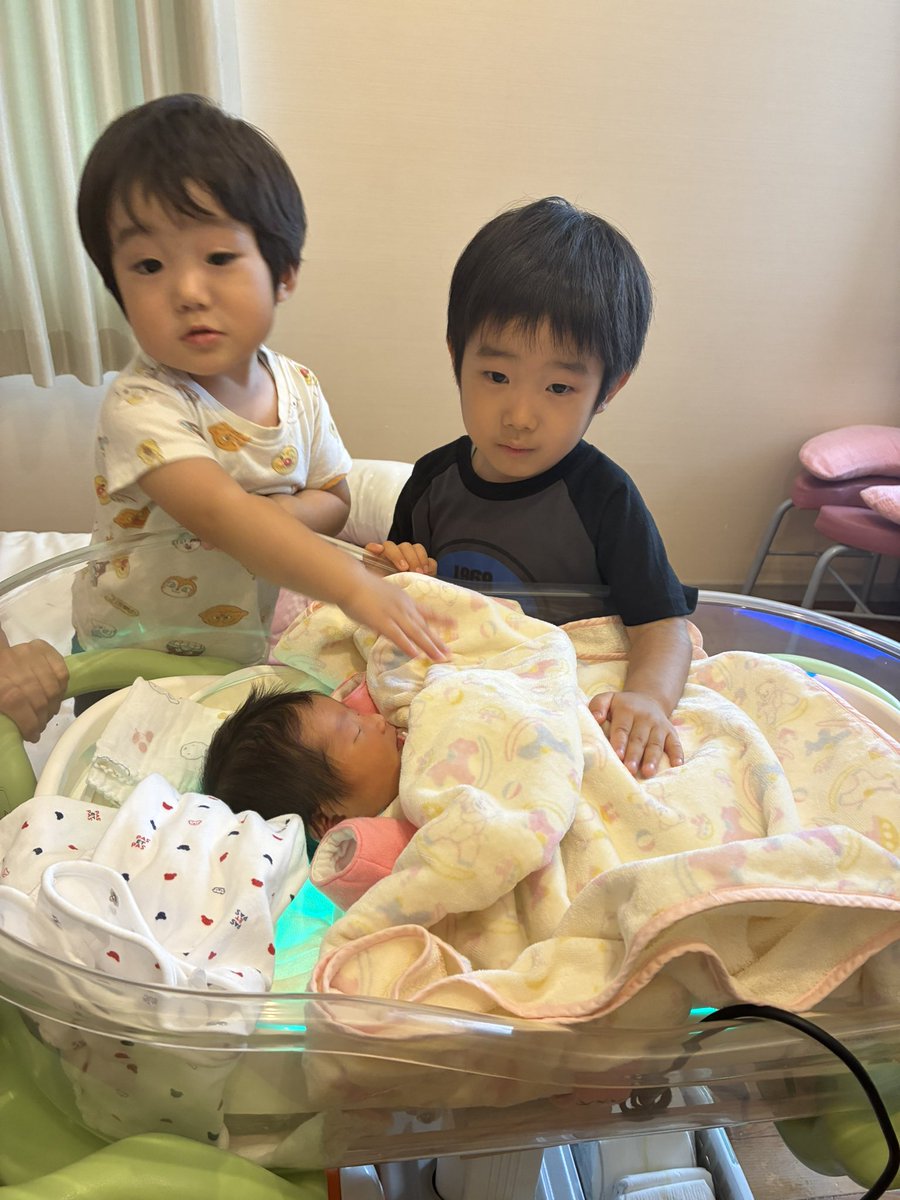 uwarashidayo's tweet photo. 私事ですが、初の女の子授かりました！！
ずっと欲しかった女の子！！
頑張って育てたいと思います(*^^*)
名前は、月希と書いて(つき)です✨️

これからは兄弟3人で仲良く育ってくれたまえ～✨️ https://t.co/pK3su50yXF