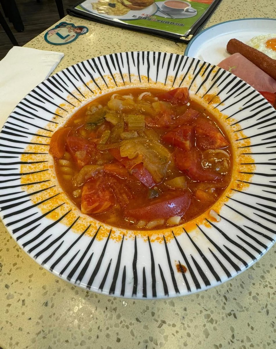 09ef3a3a89764d8's tweet image. 朝食「蔷红」🍳
朝食A2を注文しました。
ハム、ソーセージ、目玉焼き2つ、デニッシュペストリー
ロシアンソーセージスープとスパゲッティ
ホットミルクティー