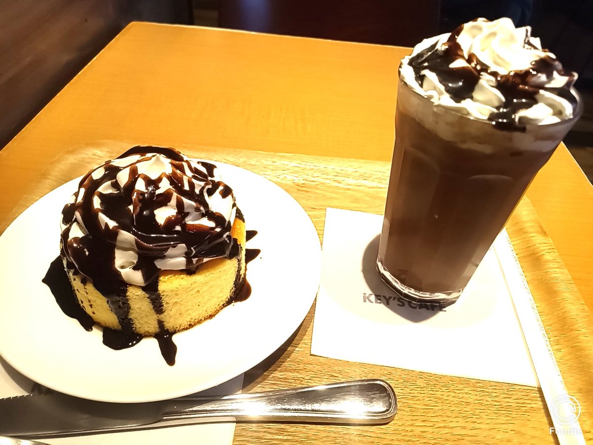 HitomimmmA's tweet photo. #日記
#キーコーヒー
#KEYSCAFE
✌(´>ω<`)✌&😋🤤 https://t.co/3BfB7CGBPD
