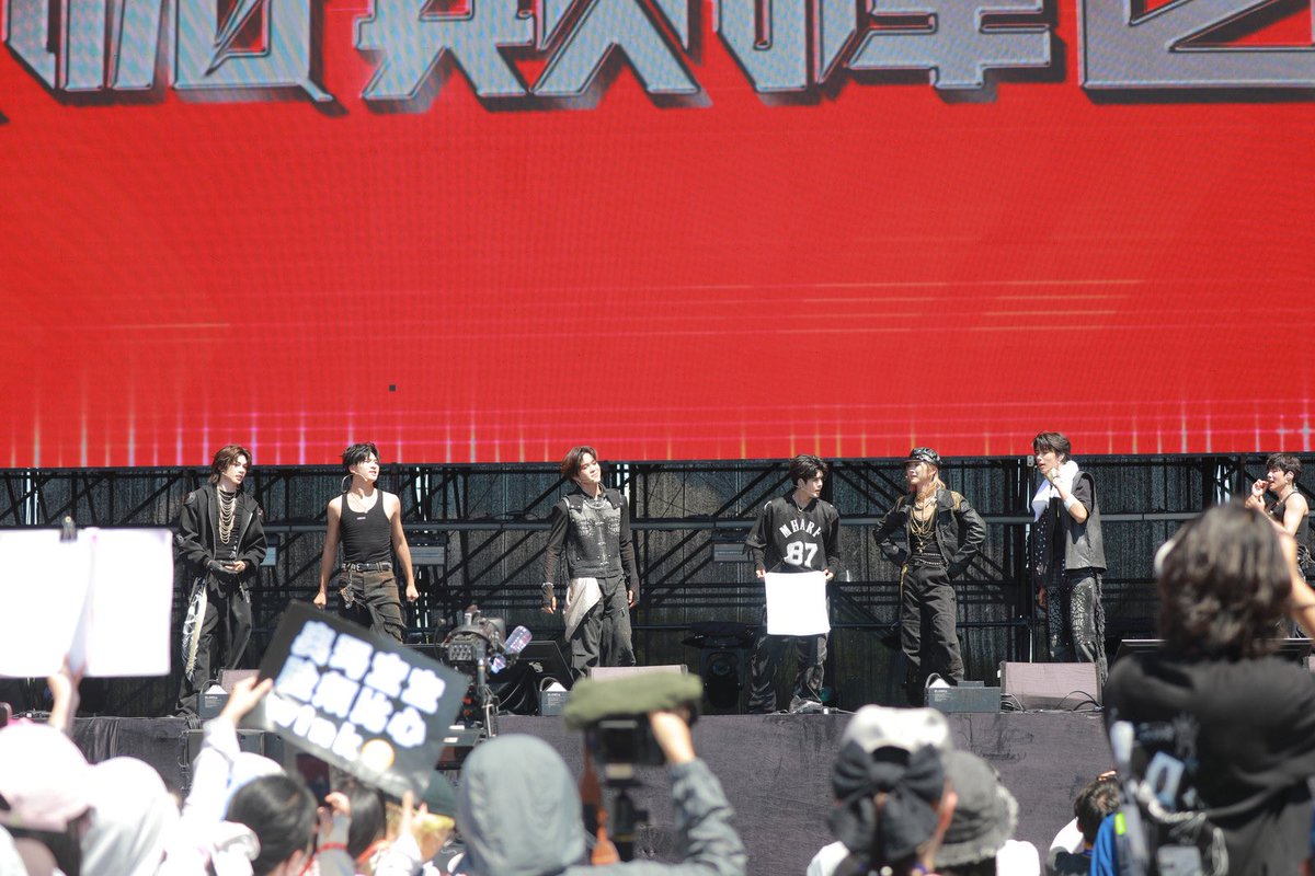 valentomywins's tweet photo. เอาจริงๆถ้าไม่ได้ผู้จัดงานนี้ #โคตรจะVeryThaiMusicFestival คือชั้นก็ยากมากอะที่จะได้เจอน้องๆวง #NEXT1DE งานคนเยอะมากกกก โคตรจะสุดจริงๆๅๅ ❤️‍🔥❤️‍🔥❤️‍🔥❤️‍🔥❤️‍🔥 https://t.co/0cdEs5IiWK