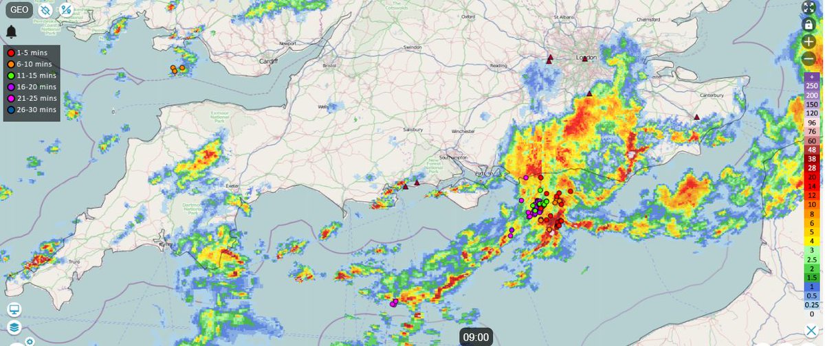 NickJF75's tweet image. Seasonably warm SSTs (17-18C) through the English Channel and seas around SW England / S Wales beneath cold air aloft (-23C to -25C at 500 hPa) supporting some #thunderstorms near coastal areas this morning