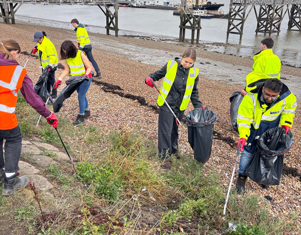 LondonPortAuth's tweet photo. This week (10 September) PLA colleagues took part in the annual litter pick on the foreshore near our Denton Wharf facility.
21 bags of litter were collected by 16 participants 🗑️
Don’t forget, the #CleanThamesChallenge is running throughout September ➡️ https://t.co/aY49MczBqt https://t.co/0YXOHgpo4W