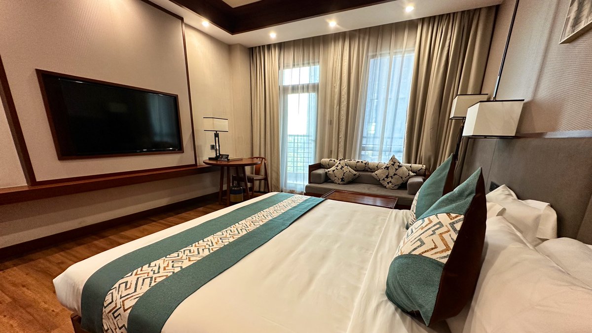 RonallChersan's tweet photo. 🥹อยากรู้ว่าทำไมธุรกิจโรงแรมของทุนจีนถึงทำราคากันได้ถูกขนาดนี้ทั้งในจีนแผ่นดินใหญ่และที่ต่างประเทศ 

💰นี่เปิดห้องมาในราคาประมาณ 700 บาทไทยได้ถึงขนาดนี้แถมยังมีบุฟเฟ่อาหารเช้าให้อีก

เวลาวางแผนเที่ยวจีนสิ่งที่ไม่เคยเกินงบที่ตั้งไว้เลยก็คือ ”โรงแรม“ เพราะถูกมากๆ https://t.co/FqSCGhbZ67