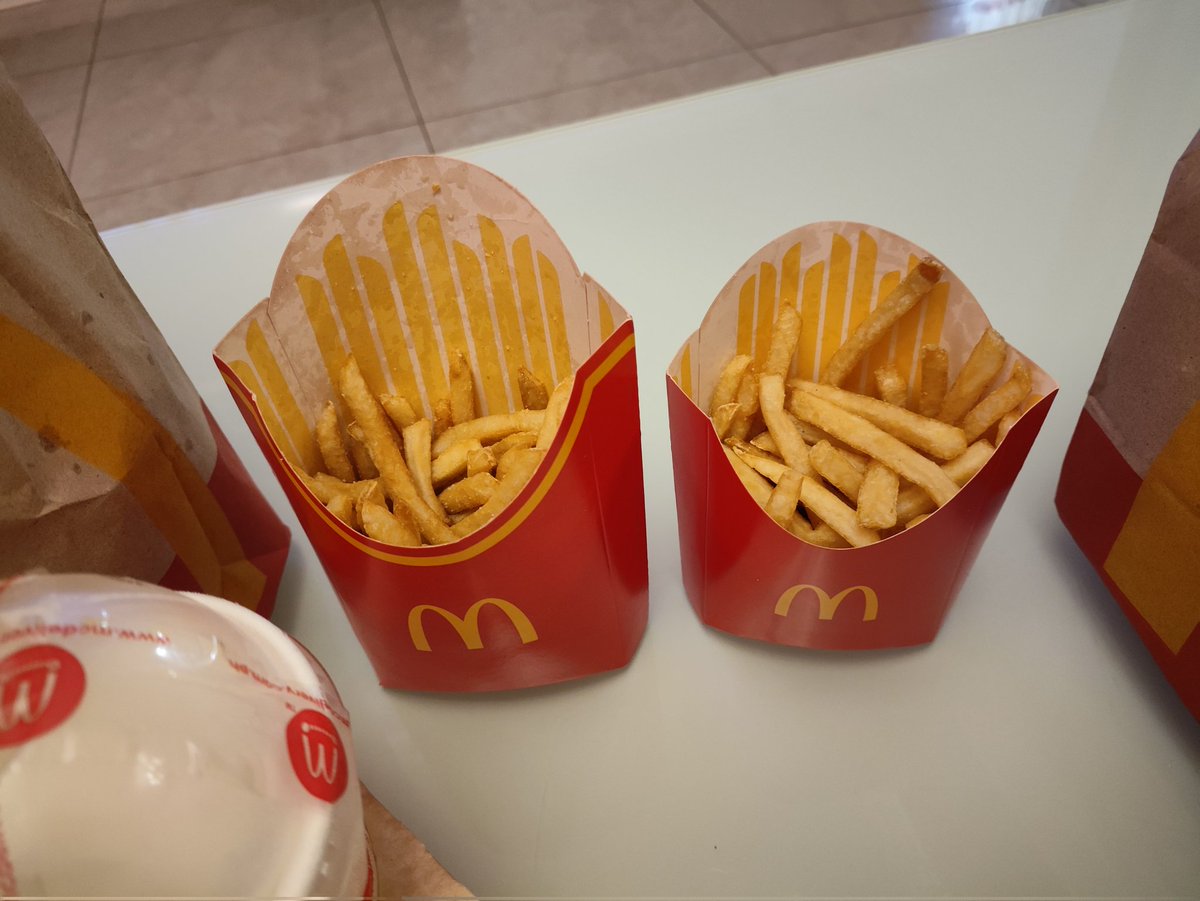 RickDeFreak's tweet photo. really @McDo_PH ? large and medium fries are the same... also, i'm quite sure i ordered large mccoffee mcfloat but only ice is floating. https://t.co/T0G0ev5H0F