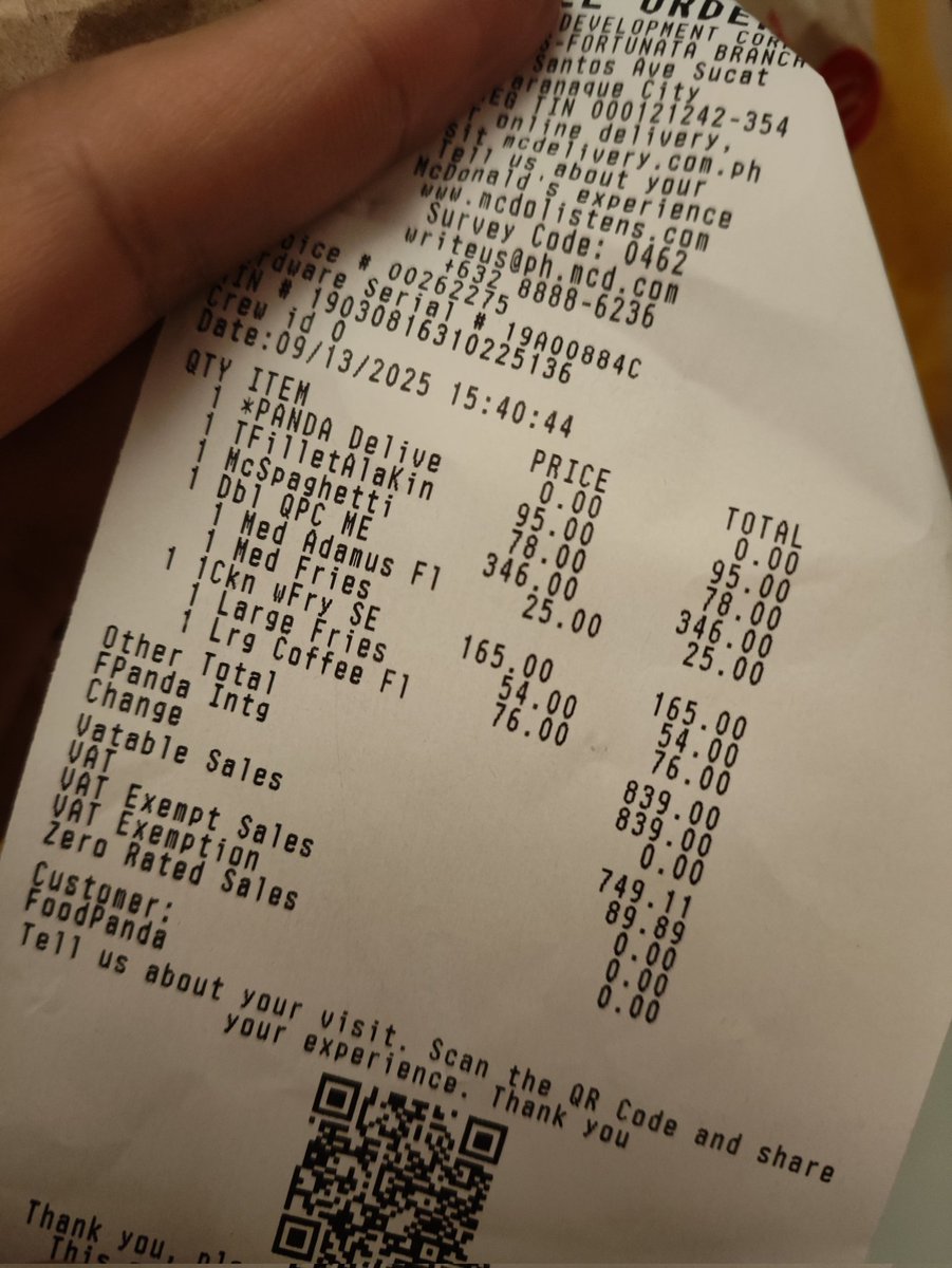 RickDeFreak's tweet photo. really @McDo_PH ? large and medium fries are the same... also, i'm quite sure i ordered large mccoffee mcfloat but only ice is floating. https://t.co/T0G0ev5H0F