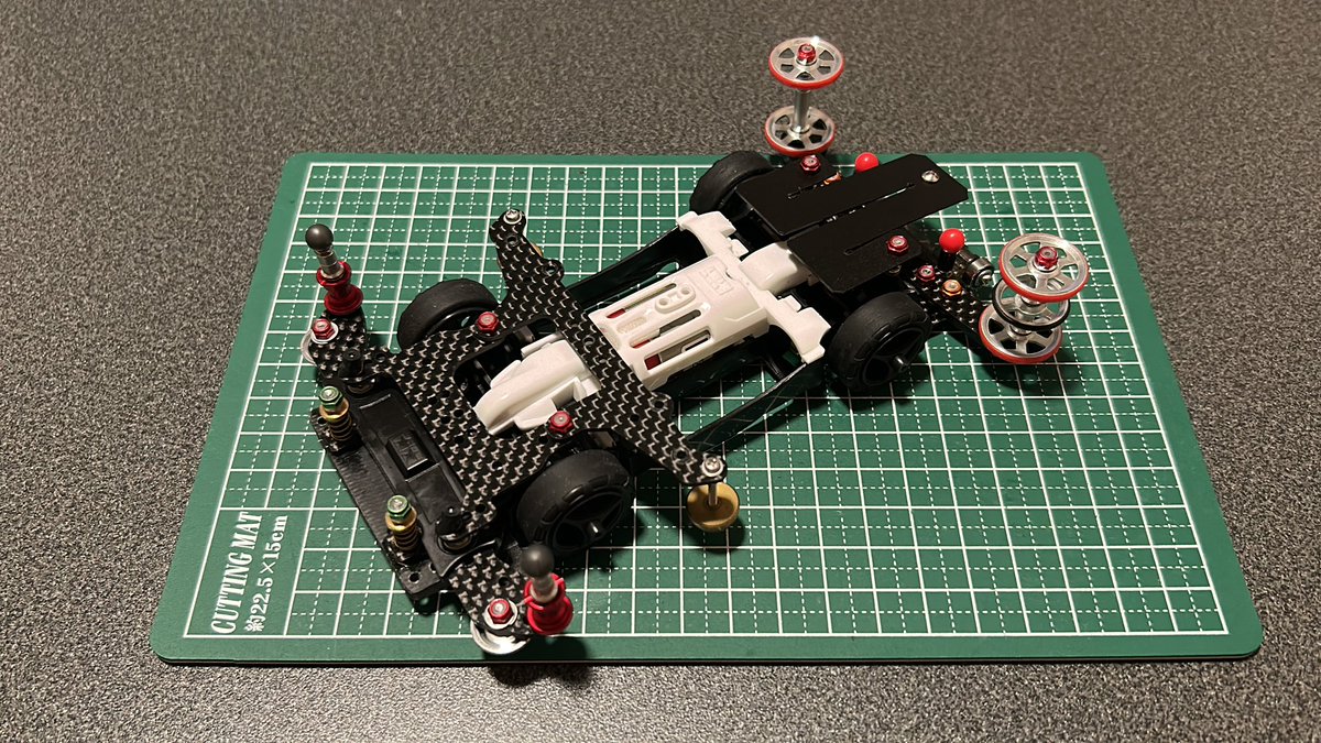 オープンMAマシンのシャーシ完成。 残す作業はボディ制作のみ。 悩ん