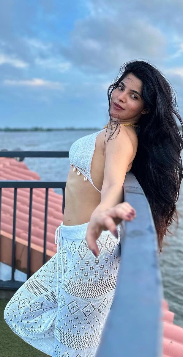 White chocolate 🫶❤️ #divyabharathi