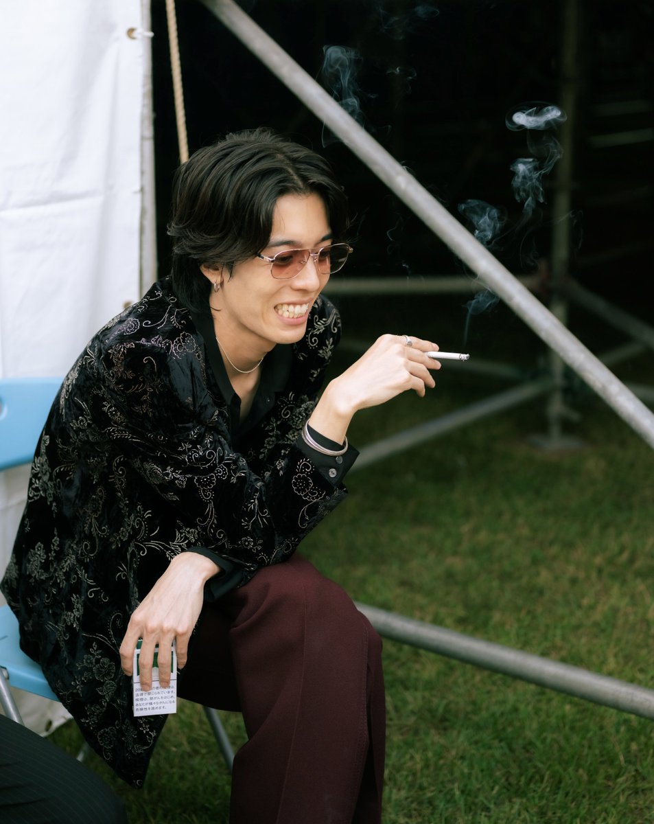 ayumu_sic's tweet photo. タバコを吸ってしまいました。
弱い自分をお許しください。

これからも喫煙者の味方です！！！ https://t.co/0gYV5QpWmm