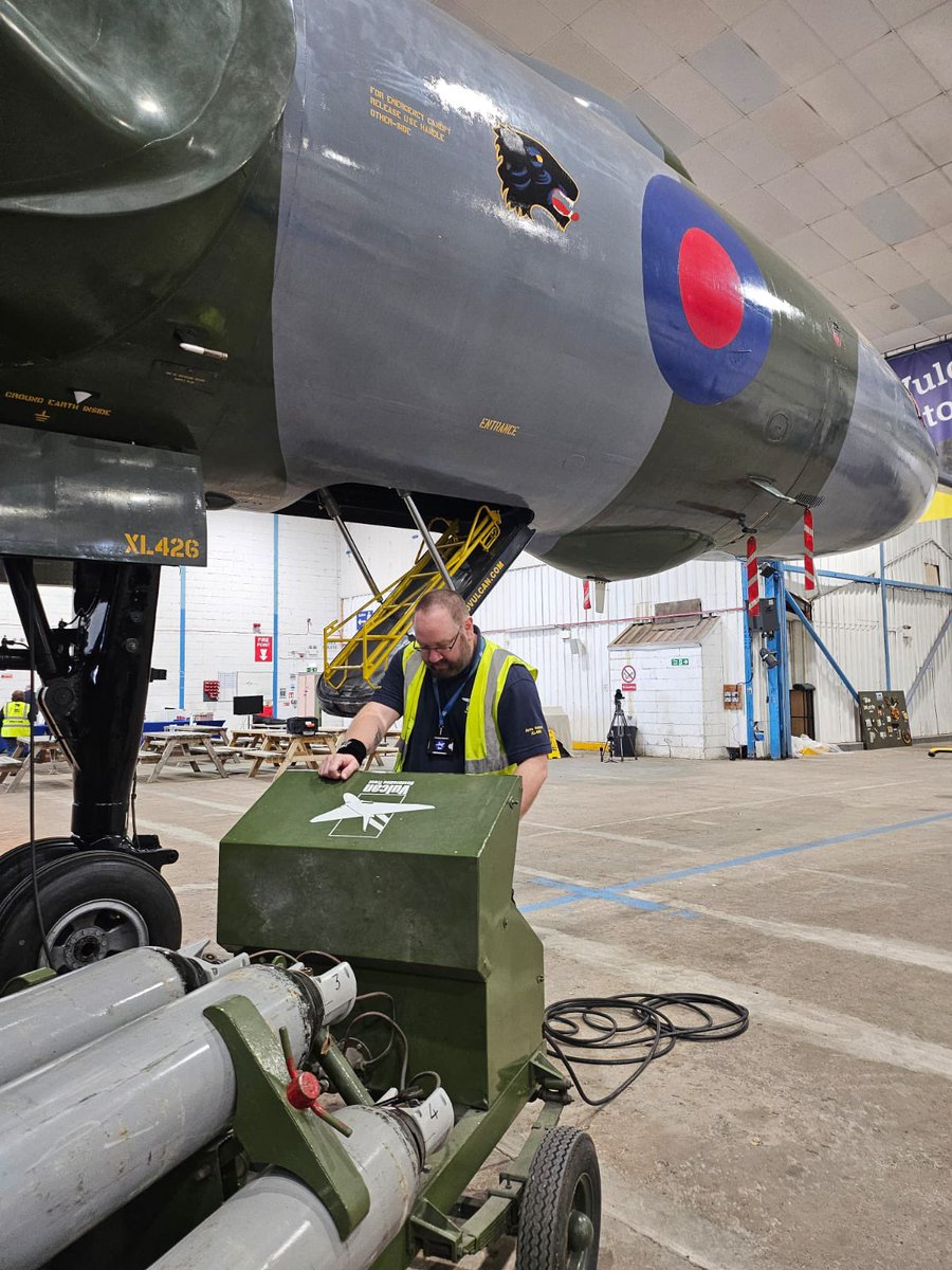 We’re getting prepped and ready for the last taxi run of 2025! Are you coming to see XL426 today? #XL426 #vulcan #twittervforce #avrovulcan