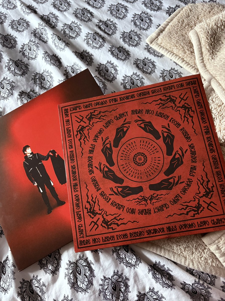AniJocals's tweet photo. she is so pretty
#twentyonepilots #breach #rawfear https://t.co/vOAndtBR1D