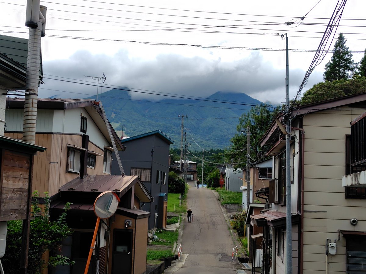 妙高高原駅近くの共同浴場に来てみました。温泉になっており、心も体もポカポカしました。住宅の多いエリアにあり、地元の人で混雑していましたが、この地域を味わえたというのもとても充実した経験です。