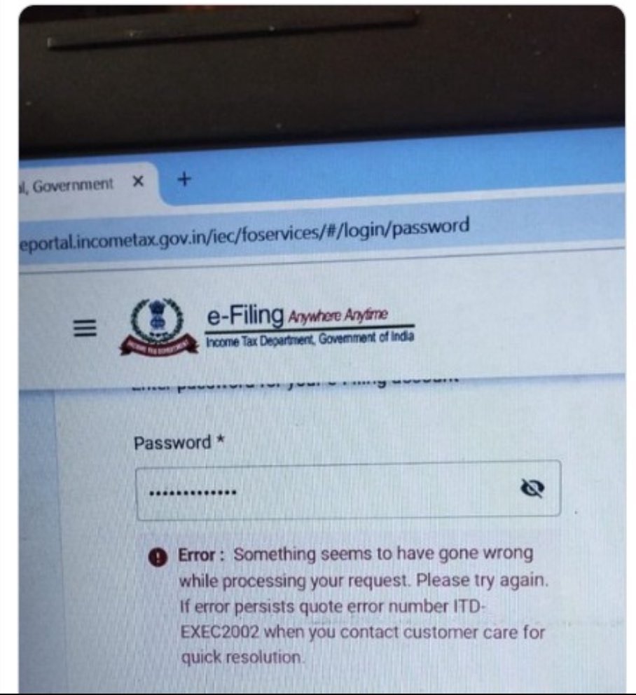 Sudhirhalakhndi's tweet image. ITR portal not working - अजीब स्तिथि है रिटर्न भरने भी नहीं देंगे और तारीख़ भी नहीं बढ़ायेंगे ।
अब क्या करें !!!! आज तारीख़ बढ़ा दें तो कम से कम कल Professionals को Sunday तो छुट्टी मिलेगी क्यों कि कल भी आना है और पोर्टल तो इसी स्तिथि में रहेगा क्यों कि रातों रात तो सुधार हो नहीं…