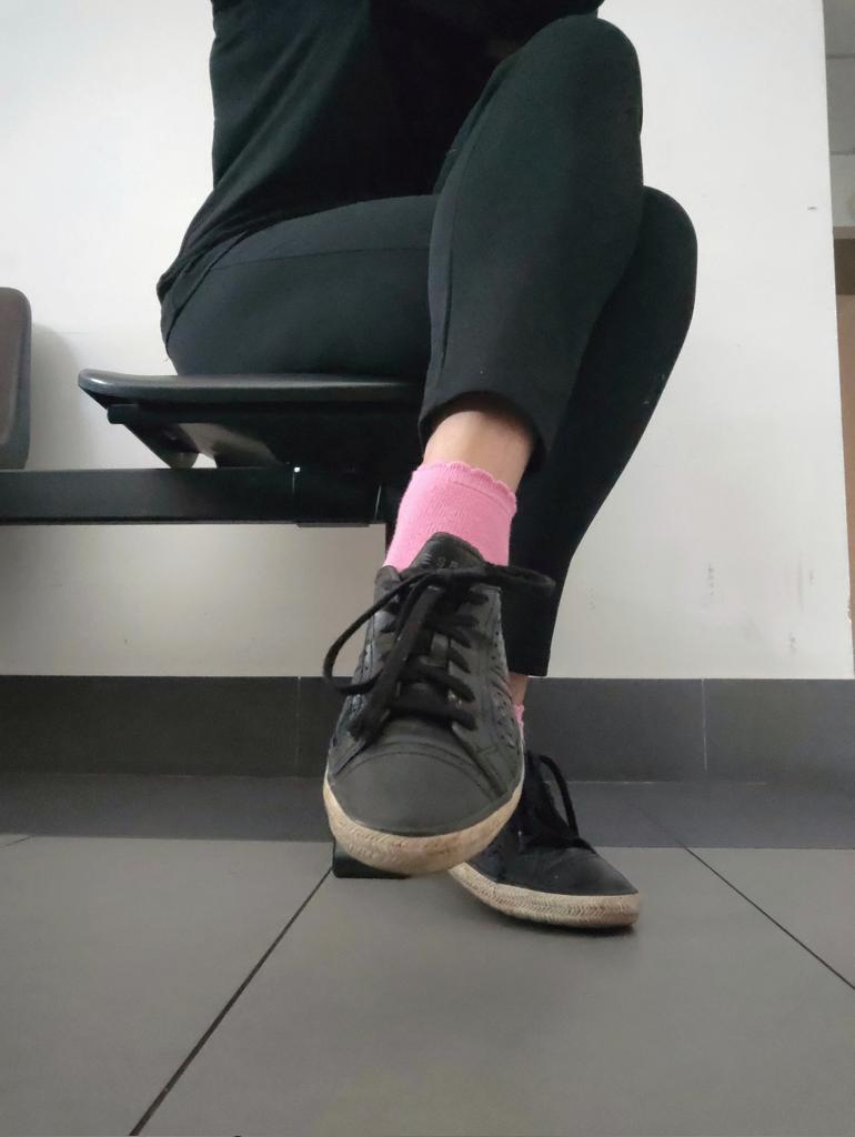 InvictaAmina's tweet photo. Czy są tu fani różowych skarpetek? 🌸
Kto doceni taki drobny detal i będzie wiedział, jak się nim właściwie zaopiekować 🖤
Findom #pinkdetails #footworship #mistressvibes #paypig #sockfetish @FindomPolish @rt_feet @rt_feet_backup @rtfeetslave1 @FeetForumArea @PolishFindomFan https://t.co/VbHvrohSgc