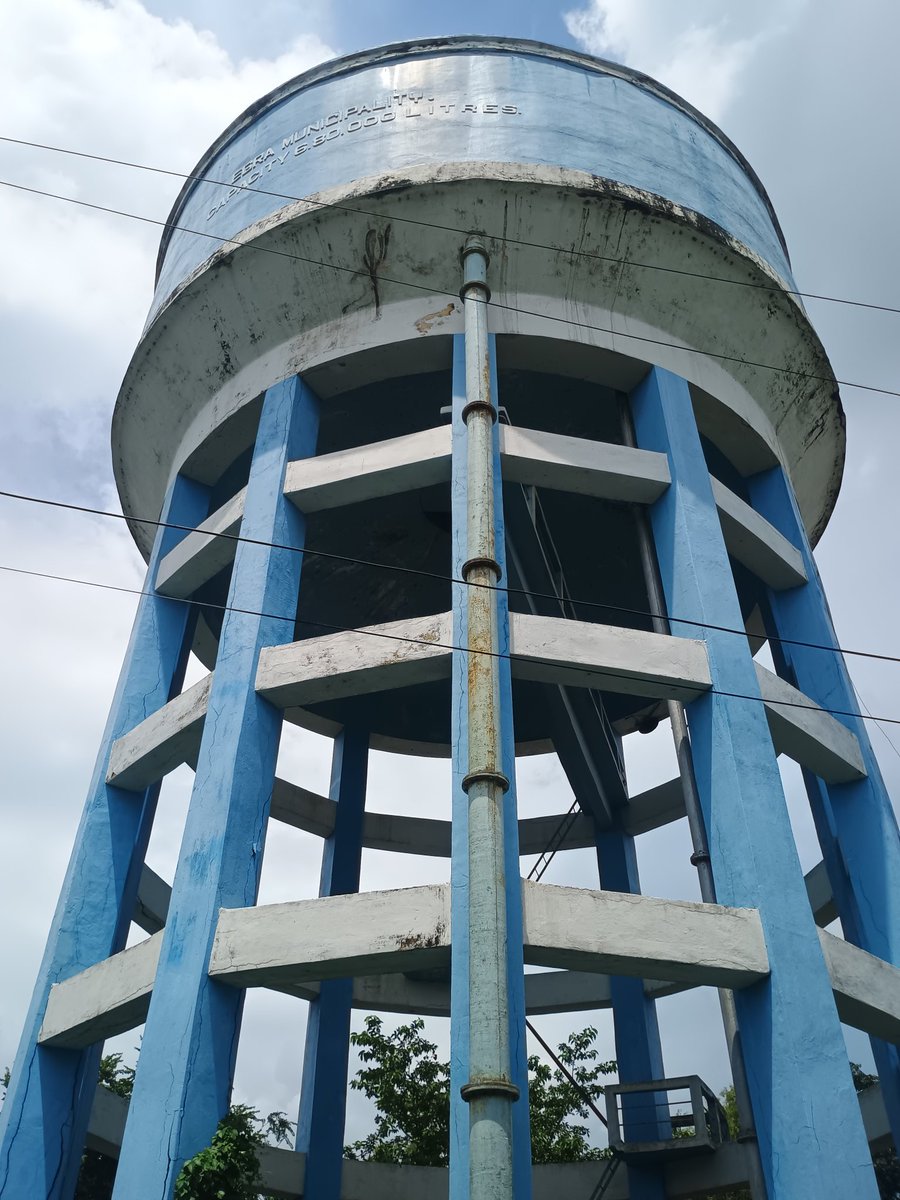 ManasKumarKarm2's tweet photo. The abandoned water tank at Egra College mor, could collapse at any time, causing major accidents to school and college students and the general public. 
#Mamataofficial #DistrictMagistrateEastMidnapur
#DisasterManagementWestBengal 
#SDOEgra #EgraMunicipality https://t.co/Fj5SJonrye