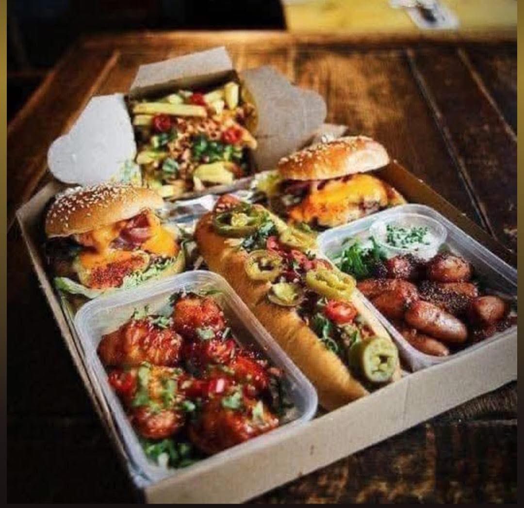 Post Match Special Box……….

2x burgers with cheese &amp; bacon 
dirty dawg, 
bang bang chicken, 
sticky sausages
 
Available to pre order for pick up at the Mg straight after the game

(Pick up from the food stand by main red door)

mghall.co.uk/events/post-ma…