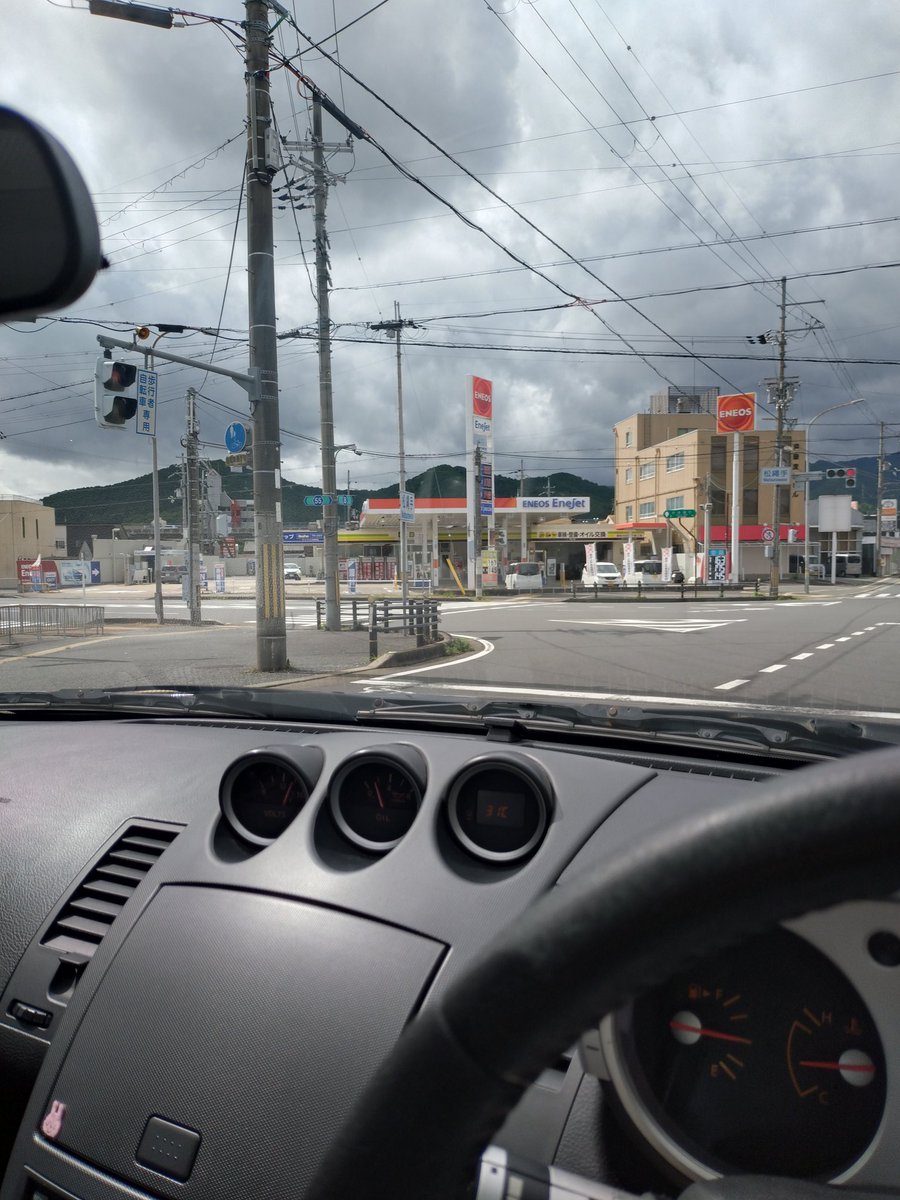 往復3時間ほどのドライブで福知山へ。久々に愛車Z33としっかり対話しました。長浜ラーメン一番🍜。大盛り、味玉、ワンタン載せ。チャーシュー、ネギはデフォで多めで良心的です✨旨し😋
#長浜ラーメン一番
#福知山駅前店
#フェアレディZ
#Z33