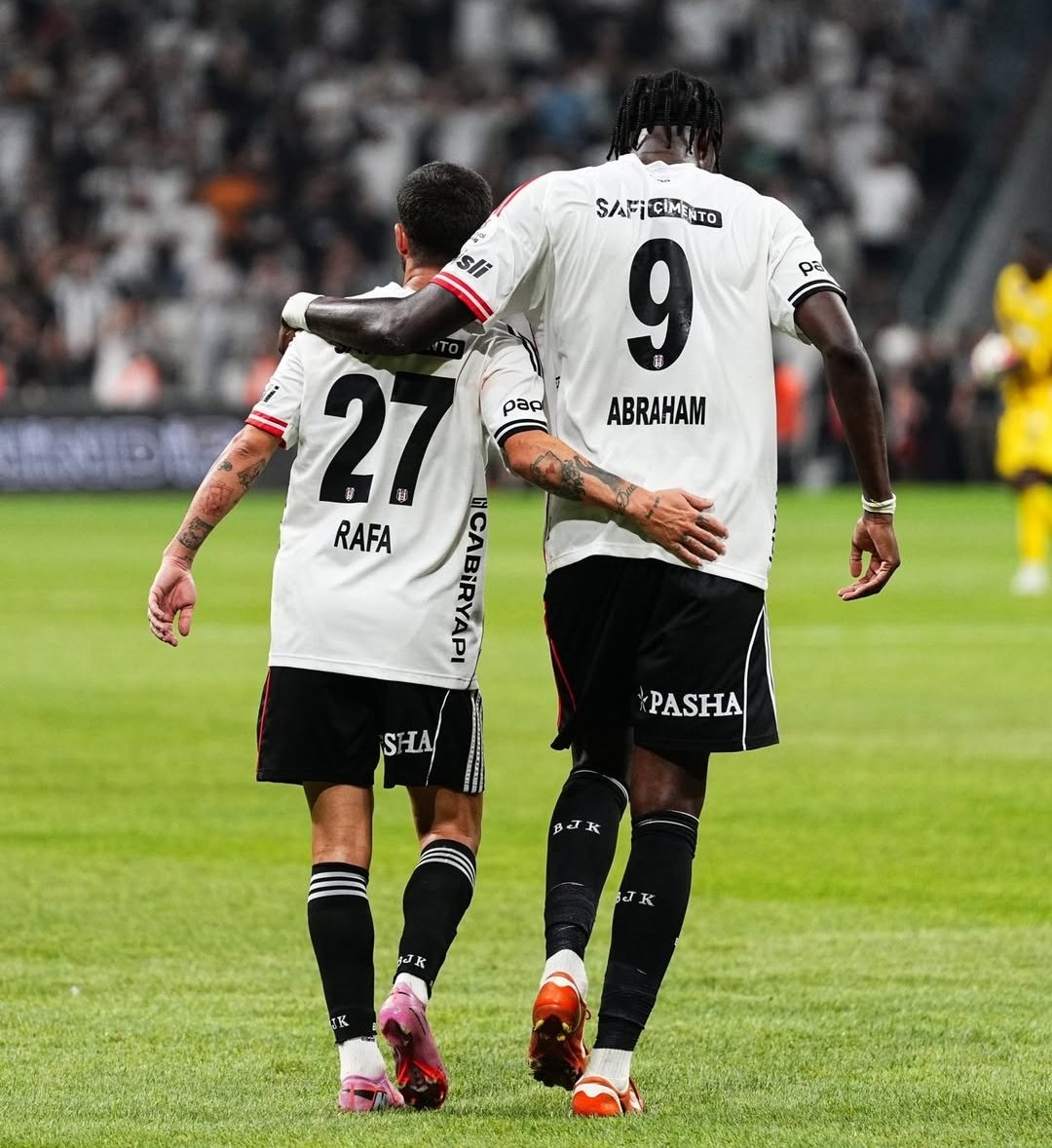 HaberKartali's tweet photo. Beşiktaş'ın muhtemel 11'i. (beIN SPORTS)

Mert - Gökhan, Djalo, Uduokhai, Jurasek - Demir Ege, Orkun, Rafa - Cerny, Bilal, Abraham.

#BJKvİBFK https://t.co/IpQ5C3Cb5R