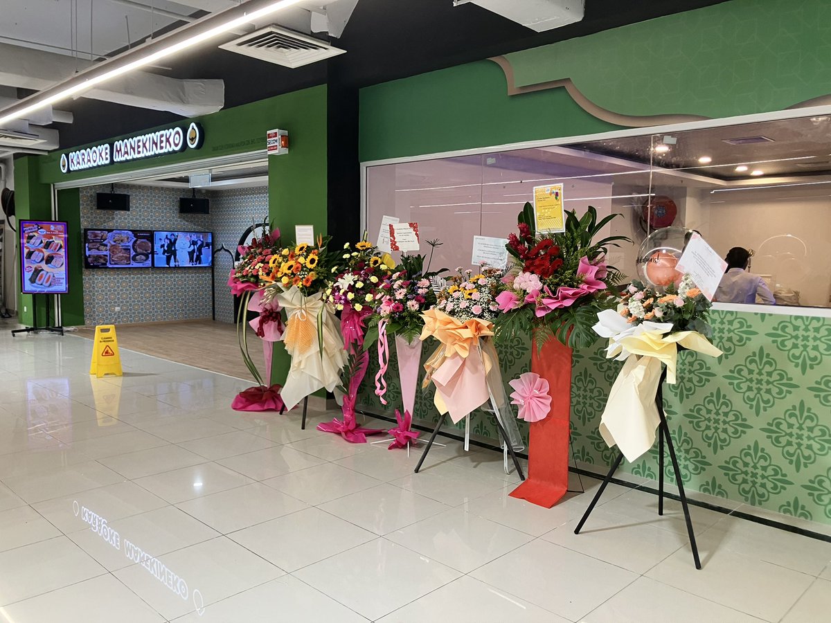 Manekineko_MY's tweet image. マレーシア16番目となる Selayang shopping mall店、開店しました🎤‼️
トラデショナルなこのエリア、念願かなって遂に進出できました！
おかげさまで、たくさんのお客様にお越し頂いております😭
ぜひご贔屓にお願いいたします🤲
#カラオケまねきねこ