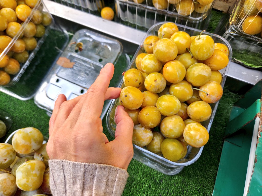 Varietat i procedència a totes les etiquetes. I preus més barats que a la plaça de Vic.