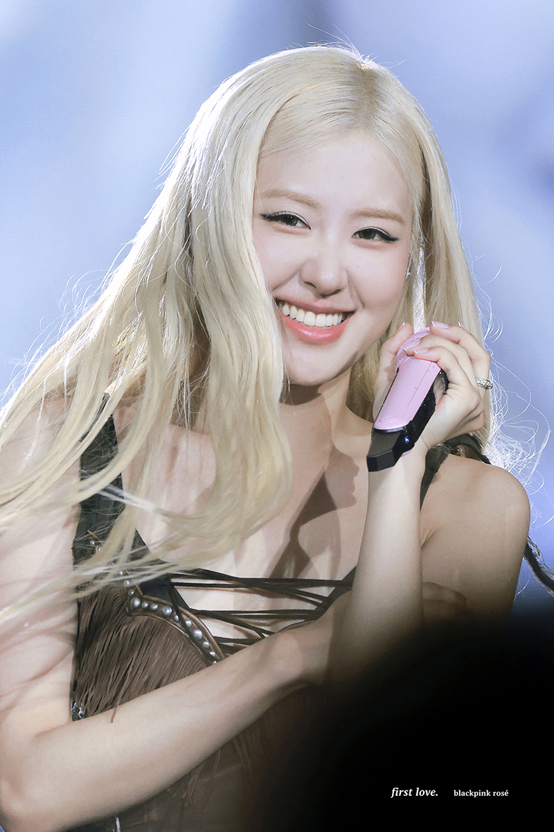firstlove_rose's tweet photo. 250816 DEADLINE IN LONDON DAY2

🤍https://t.co/jACX0db0Pn

#블랙핑크 #로제
#BLACKPINK #ROSÉ
@numberoneHQ https://t.co/mRqtnyvqXK