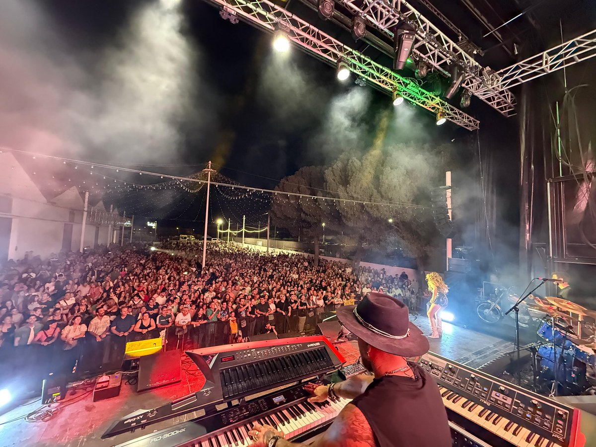 Melody triunfa en Pinos Puente.