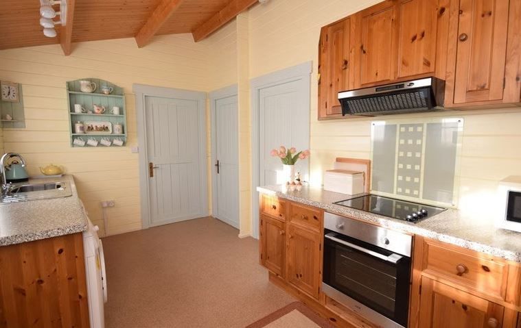 TheHolidayCots's tweet image. 🌊🌿 Perfectly placed for adventure – these charming cottages sit just 2.5 miles from Hartland and 1.5 miles from Clovelly, right by the South West Coastal Path between Bude and Bideford.

🛏️ Sleeps 8
theholidaycottages.co.uk/devon/4699

#SouthWestCoastPath #Cottages #SelfCatering #Holiday