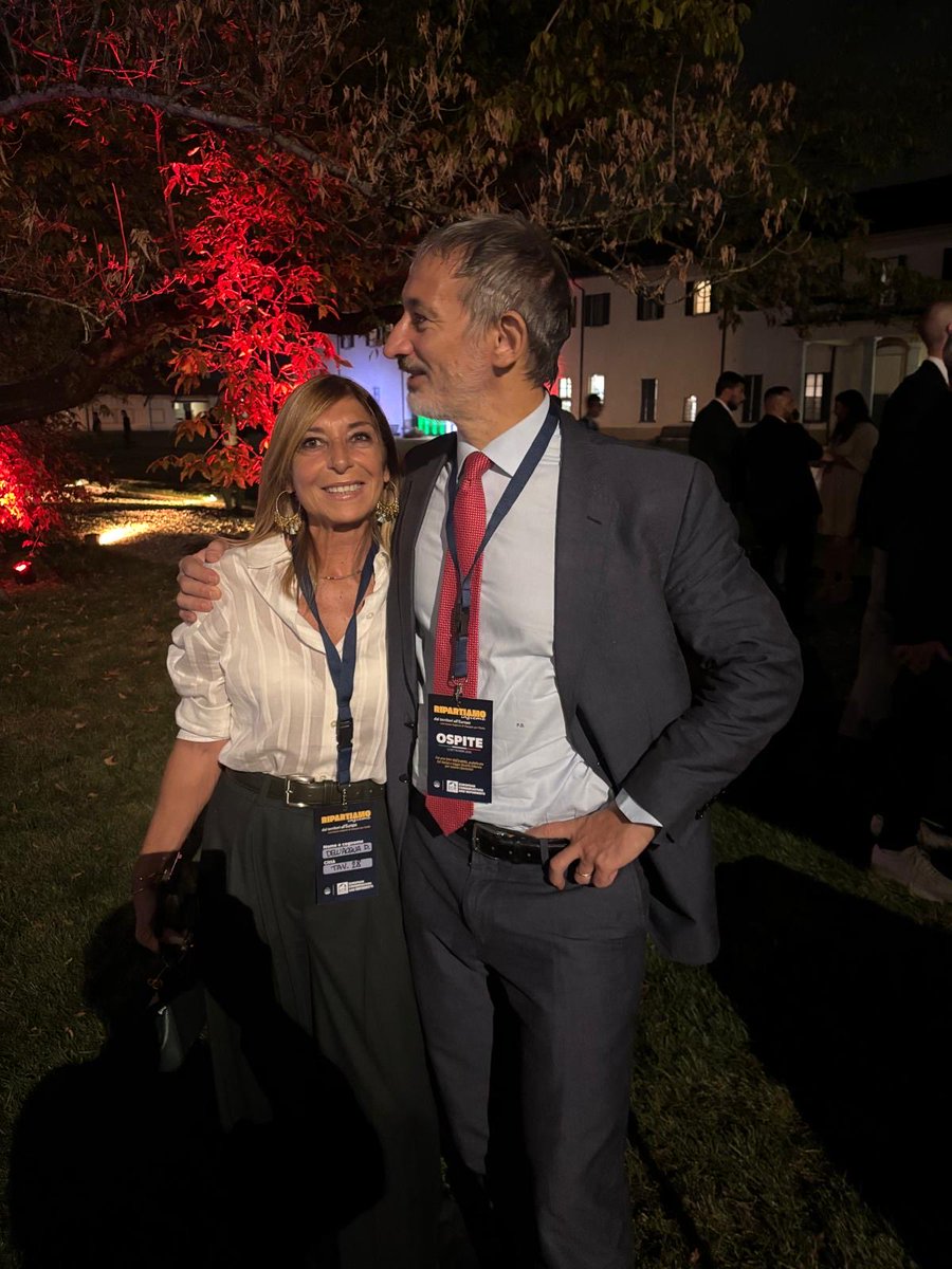 Grande partecipazione ieri sera all’Abbazia di Mirasole per la ripartenza di <a href="/FratellidItalia/">Fratelli d'Italia 🇮🇹</a> in Lombardia, con Arianna Meloni e tanti amministratori.
La nostra forza è l’unità e la condivisione di valori comuni. Avanti così! 🇮🇹✨