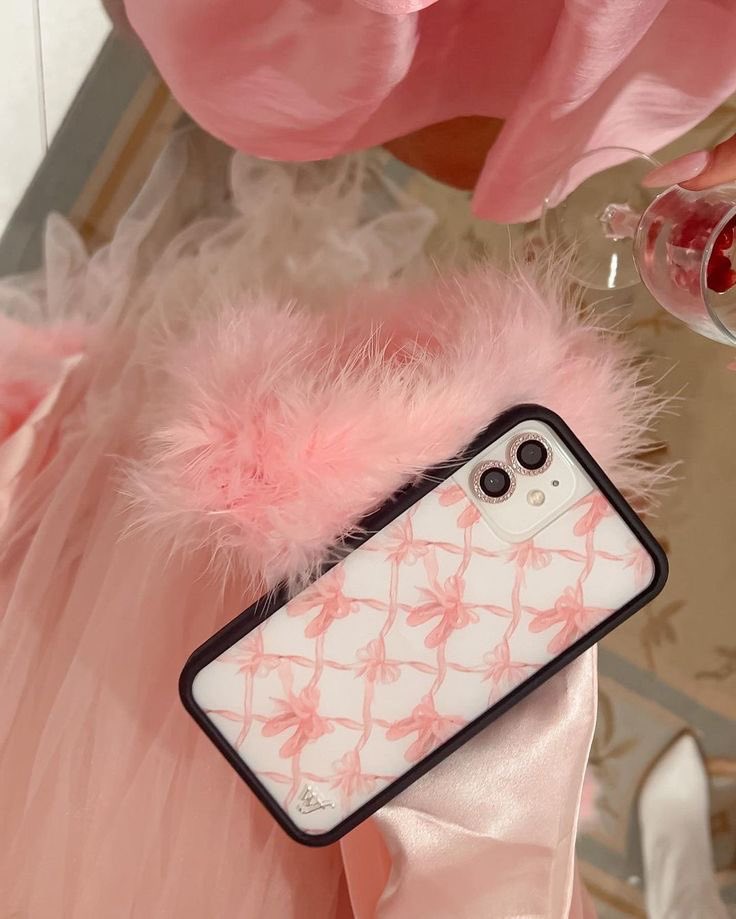 bubblebleeble's tweet photo. [พร้อมส่ง] Wildflower Case ❣️Sale❣️
On Pointe (iPhone 15/16 Pro Max) 
🩰550 รวมส่ง https://t.co/mONpR2w8SW