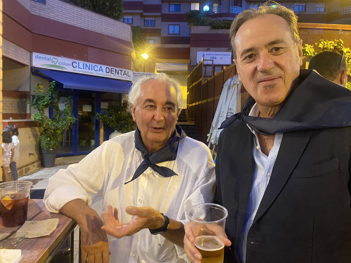 Nuestros concejales Carlos Bonet y Federico Martínez, escuchando el pregón de las Fiestas desde la calle con el resto de los vecinos, en la Feria de la Tapa y con el futuro de Majadahonda en sus brazos. ¡Vamos Vecinos!