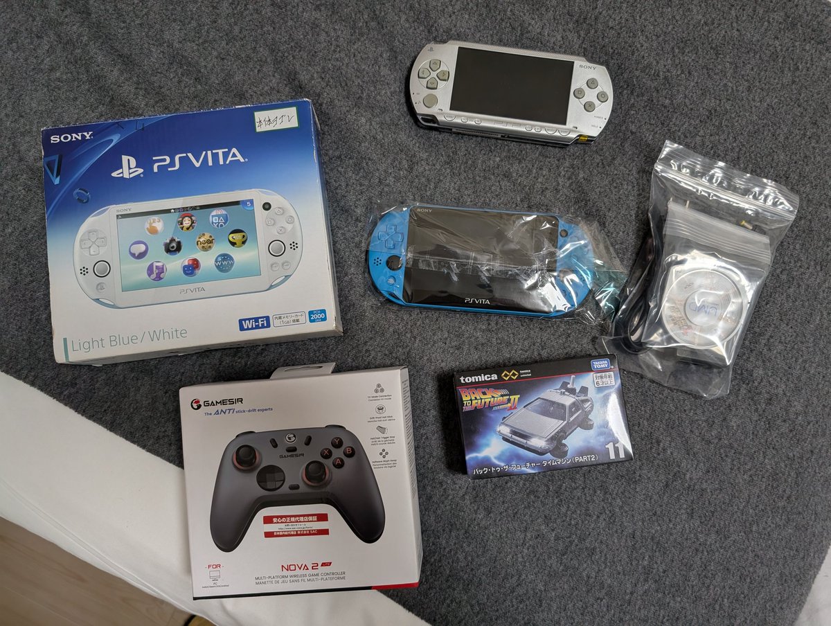 Farenain's tweet image. We started the day writing a very simple VM, and @jeppojeps and I have done some shopping in Akihabara to have fun doing some research...
2xPS Vita
1xPSP 1000
#KeepHacking #OldSchool #OutATime