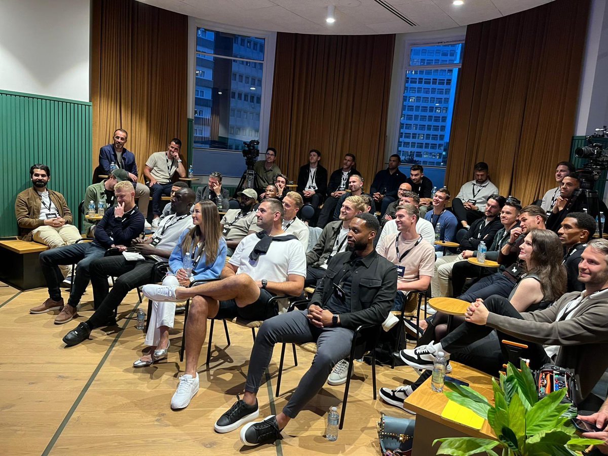 JoeDavis6's tweet image. Proud of what we delivered on Wednesday - our first proper MOJOE event. 

Elite athletes from all sports coming together for learning &amp;amp; inspiration. 

Full house, great energy, and the first of many. Big thanks to our brilliant speakers + every athlete who showed up. 🙌 

#MOJOE