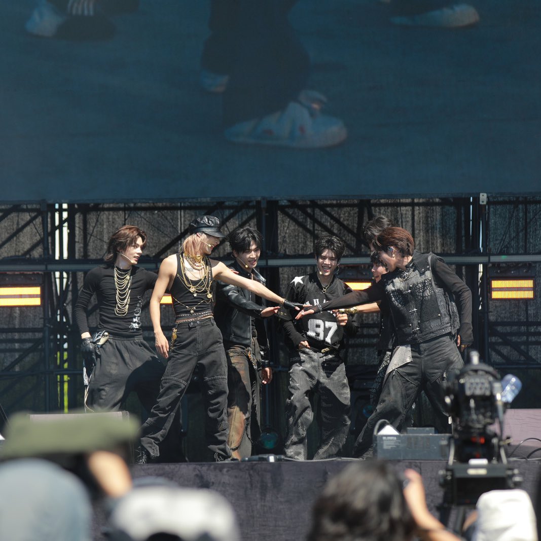 Next1de ปกตินี่ไม่ได้ตามวงนี้แต่พวกพี่เขาเท่จัง ใส่ชุดหนังเต้นสู้แดดกวางโจว ทำไมพี่แซ่บจังวะ
#VeryThaiDianfengMusicFestival
#โคตรจะVeryThaiMusicFestival