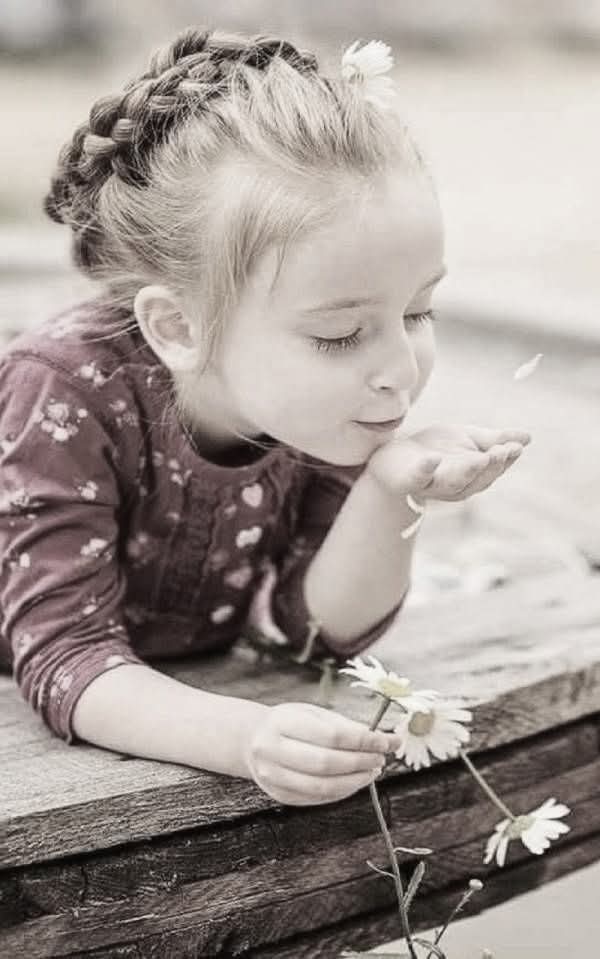 النفس الطيبة لا يملكها إلا الشخص الطيب و السيرة الطيبة هى أجمـل ما يتركه الإنسان فى قلوبُ الآخريـن 🤍