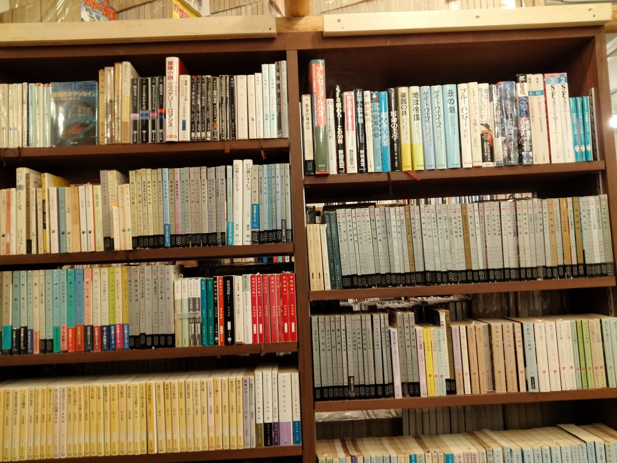 seisendou's tweet photo. こんにちは🌝
清泉堂書店です📚️

ただいまミステリーの棚が充実しております！
本日も元町商店街３丁目でお待ちしております😊 https://t.co/PHhMzAGMYJ