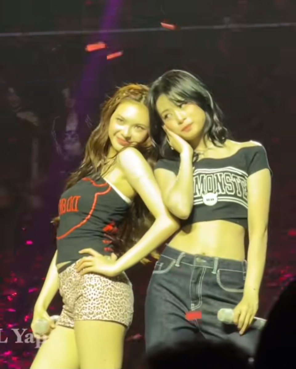 so here are my two sweetest girls 🫶

#CHIQUITA #치키타 #AHYEON #아현
