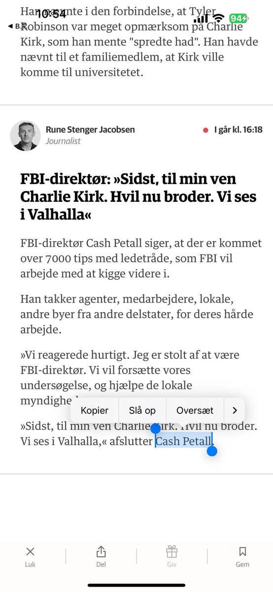￼
Her har vi journalist på Jyllands-Posten, Rune Stenger Jacobsen, der helt ekstraordinært evner at stave forkert til BÅDE fornavn OG efternavn i FBI direktør Kash Patels navn. Og tilmed to steder i sammen opslag #dkmedier #dkpol #jyllandsposten #runestengerjacobsen
