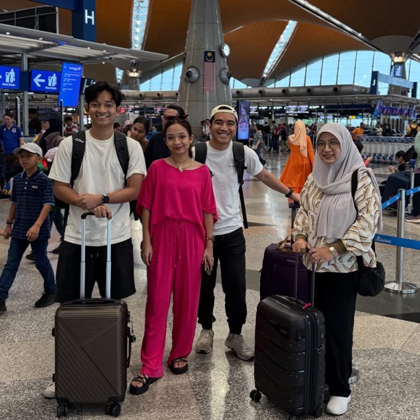 asrulmm's tweet photo. PHUKET FAMILY TRIP: DAY 1 (13/9/2025)

Rancangan asal nak ke Jakarta untuk try Whoosh Train ke Bandung. Tapi wife kata baru hari tu je pi Jakarta. Then Perth came into the picture. Tapi punyalah renyah proses nak apply visa.

So last last, okay, since tak pernah jejak kaki ke Phuket, kita pi Phuket lah.